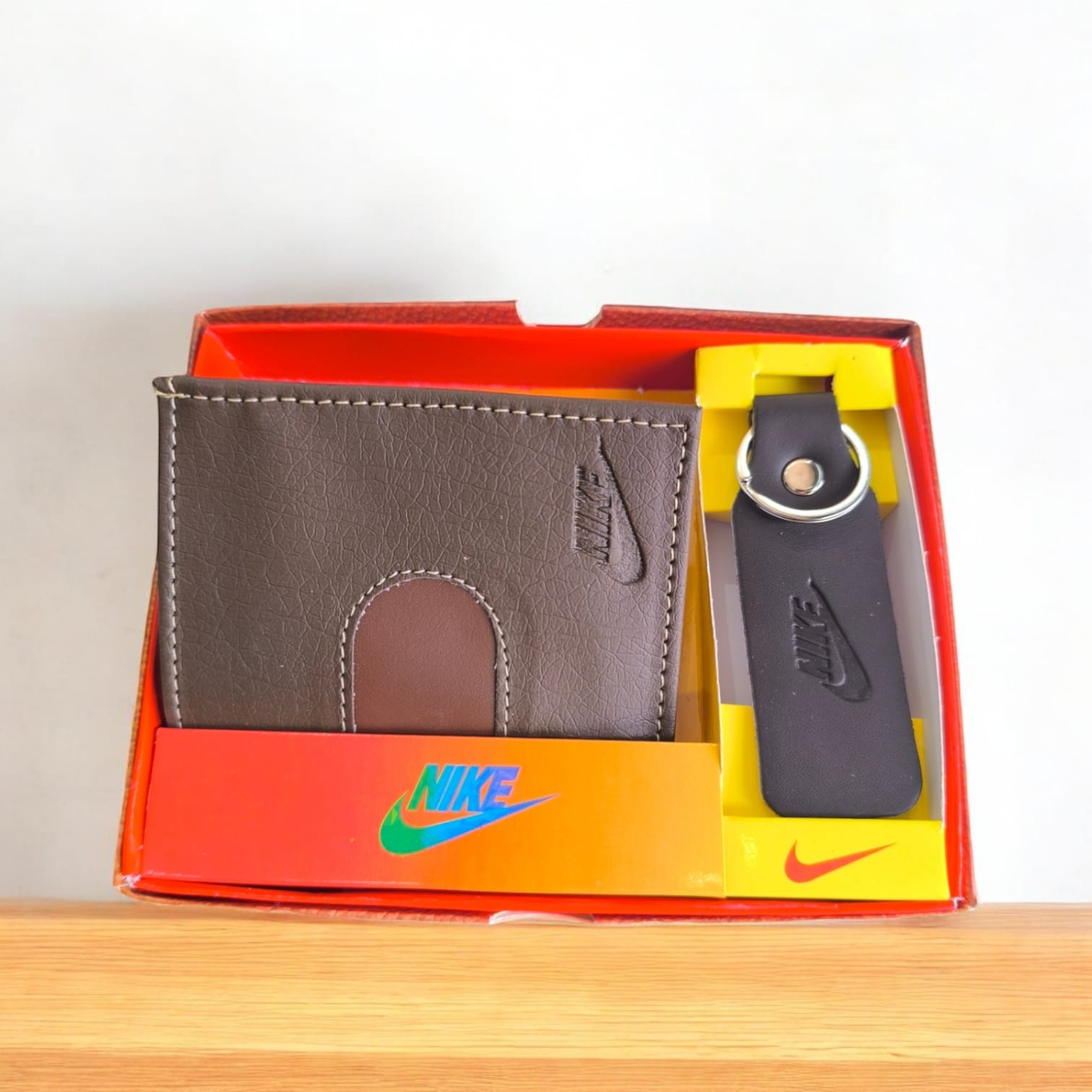 BILLETERA CON LLAVERO Y CAJA