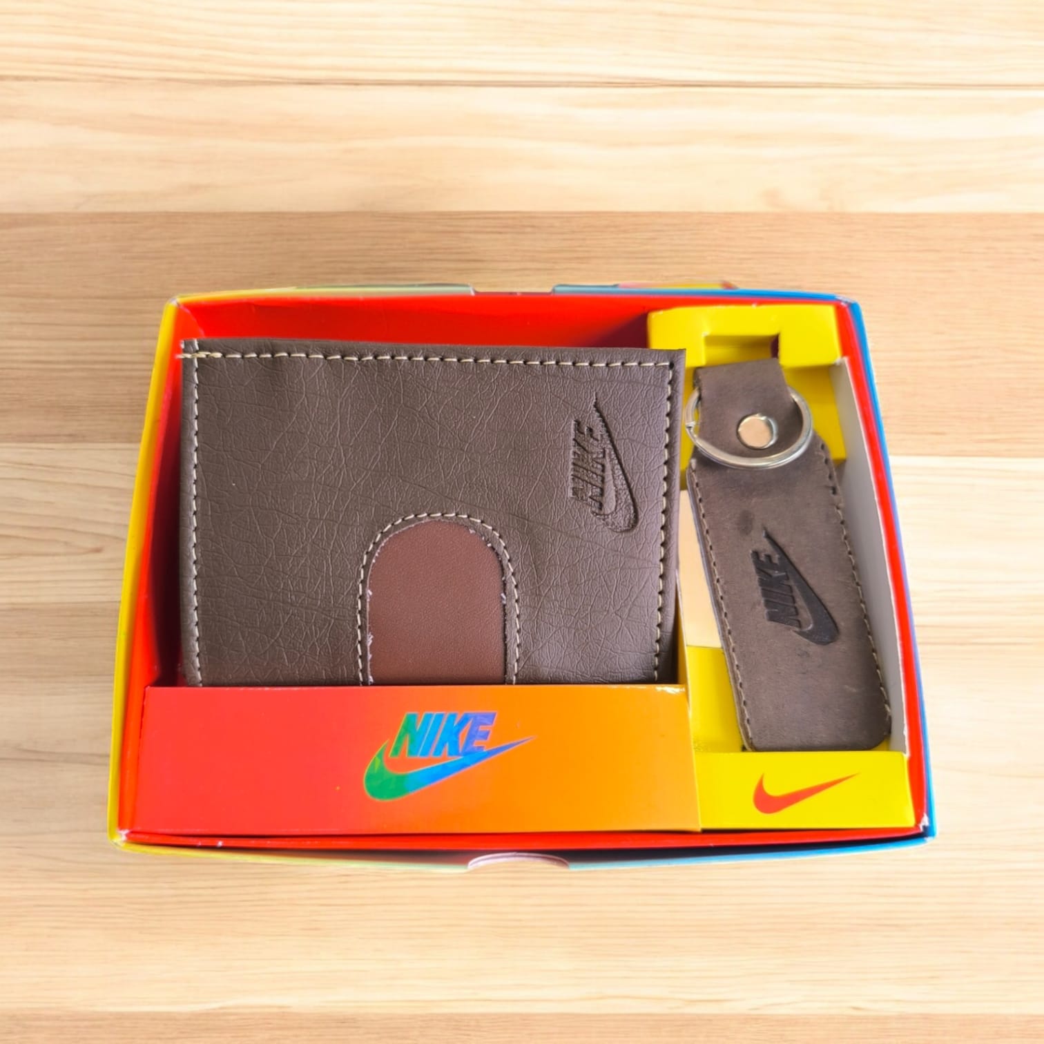 BILLETERA CON LLAVERO Y CAJA