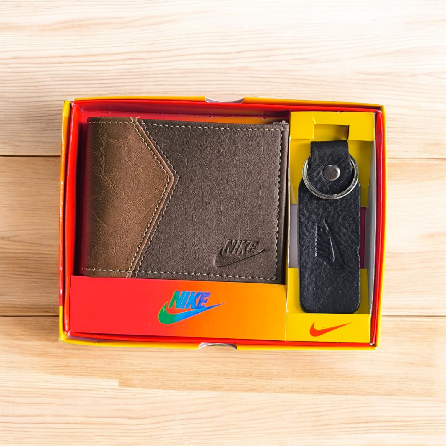 BILLETERA CON LLAVERO Y CAJA