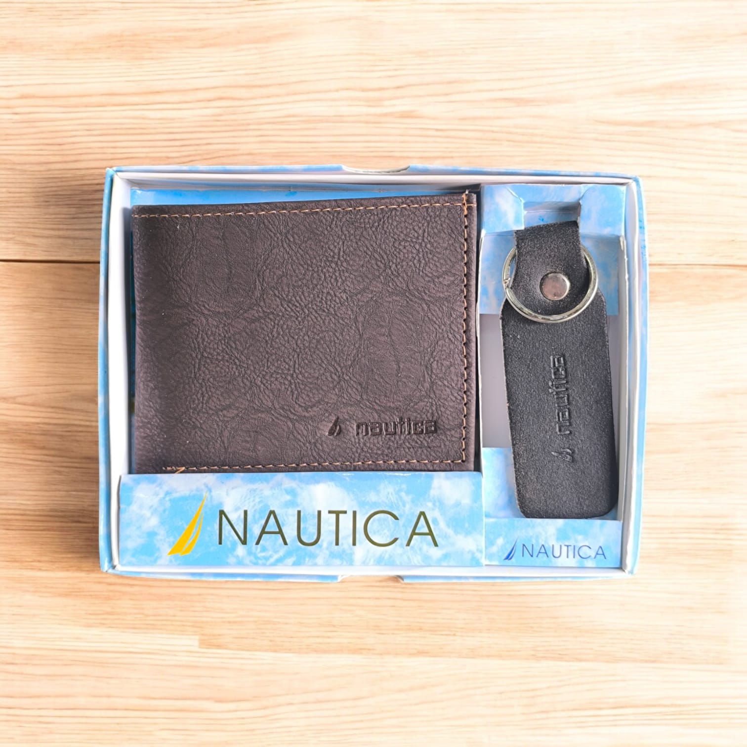 BILLETERA CON LLAVERO Y CAJA