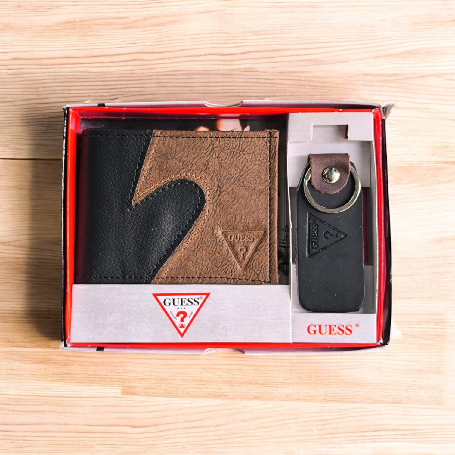 BILLETERA CON LLAVERO Y CAJA