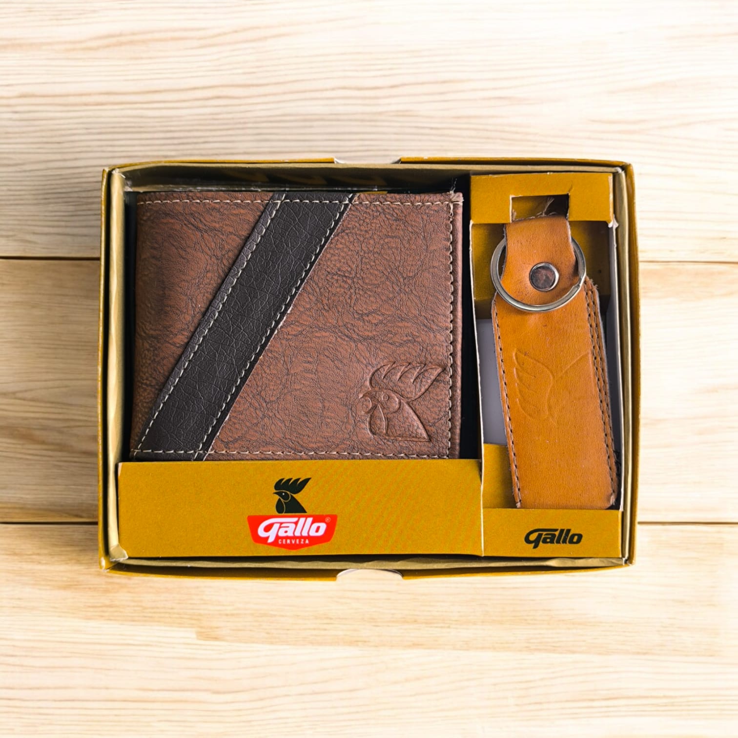 BILLETERA CON LLAVERO Y CAJA