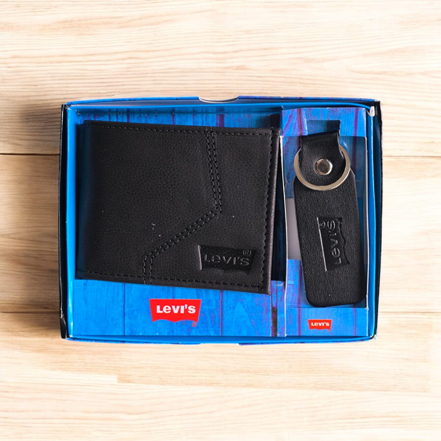 BILLETERA CON LLAVERO Y CAJA