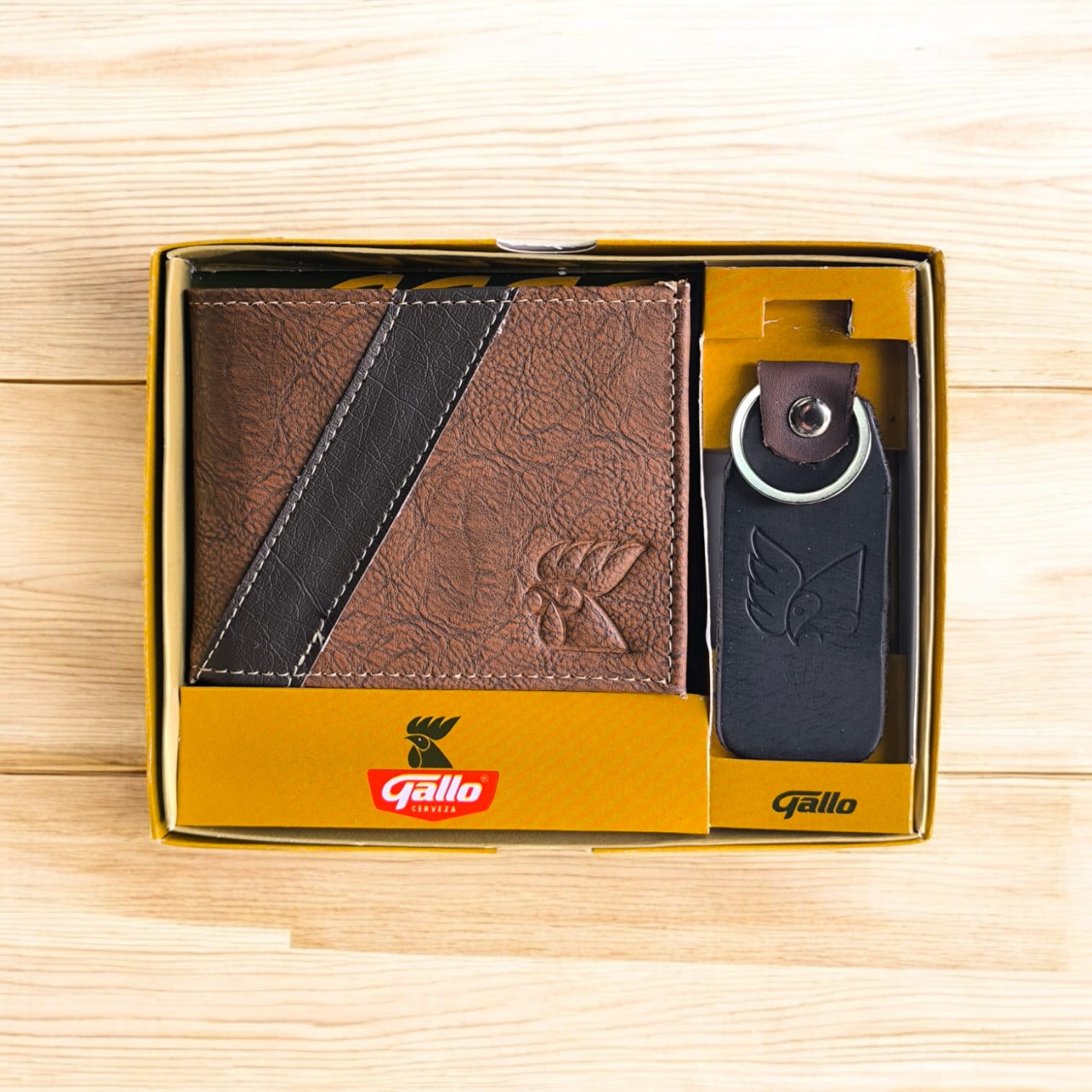 BILLETERA CON LLAVERO Y CAJA