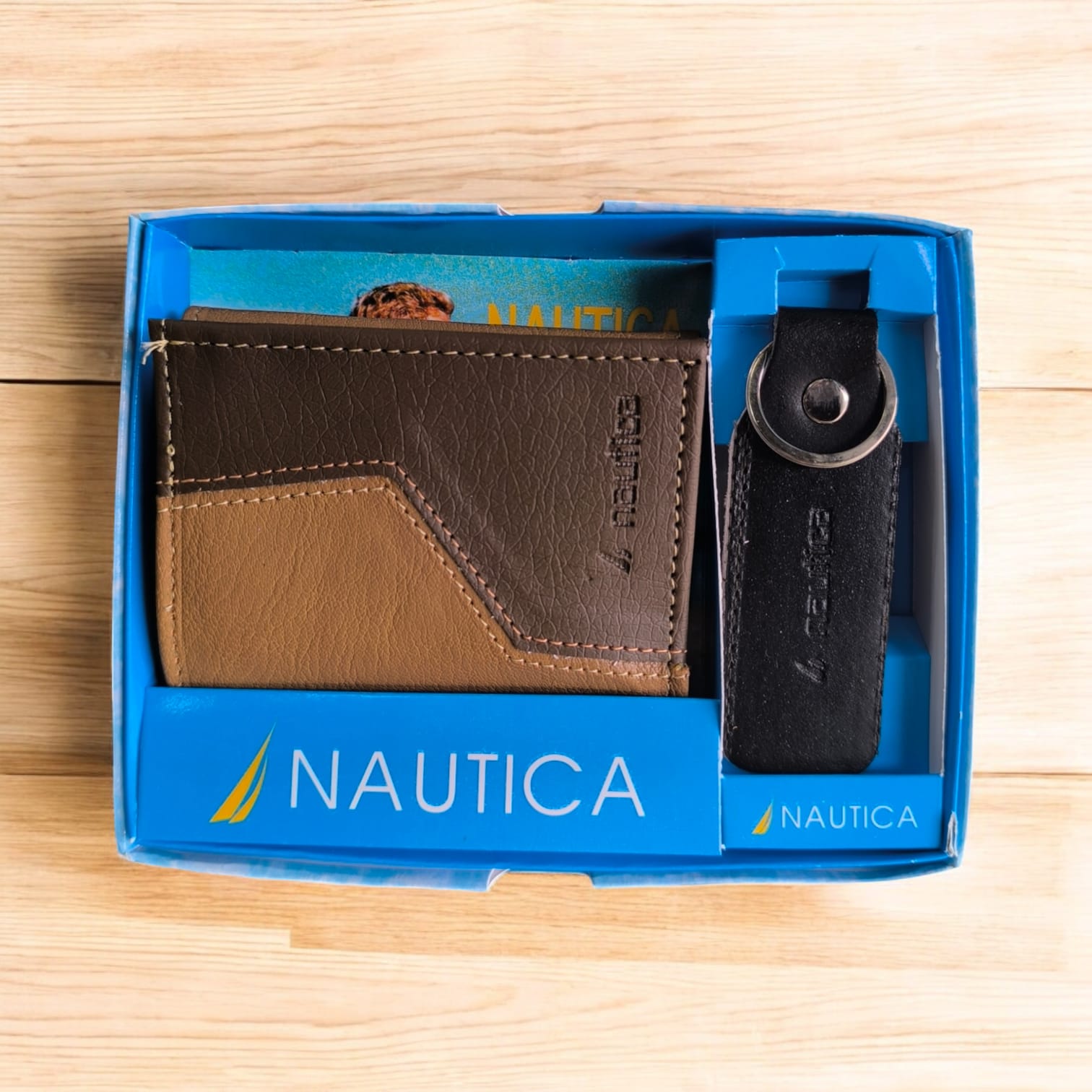 BILLETERA CON LLAVERO Y CAJA