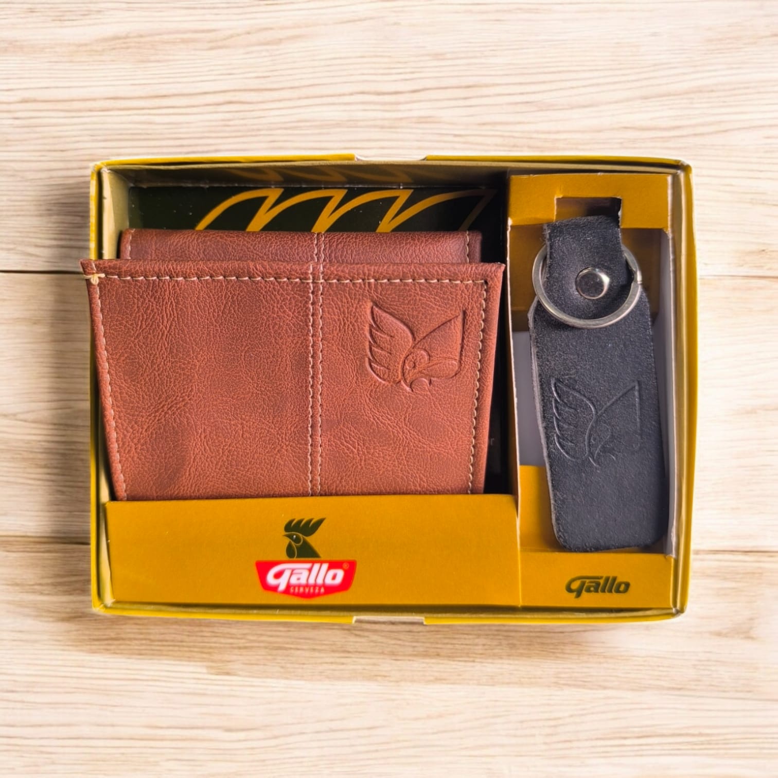 BILLETERA CON LLAVERO Y CAJA