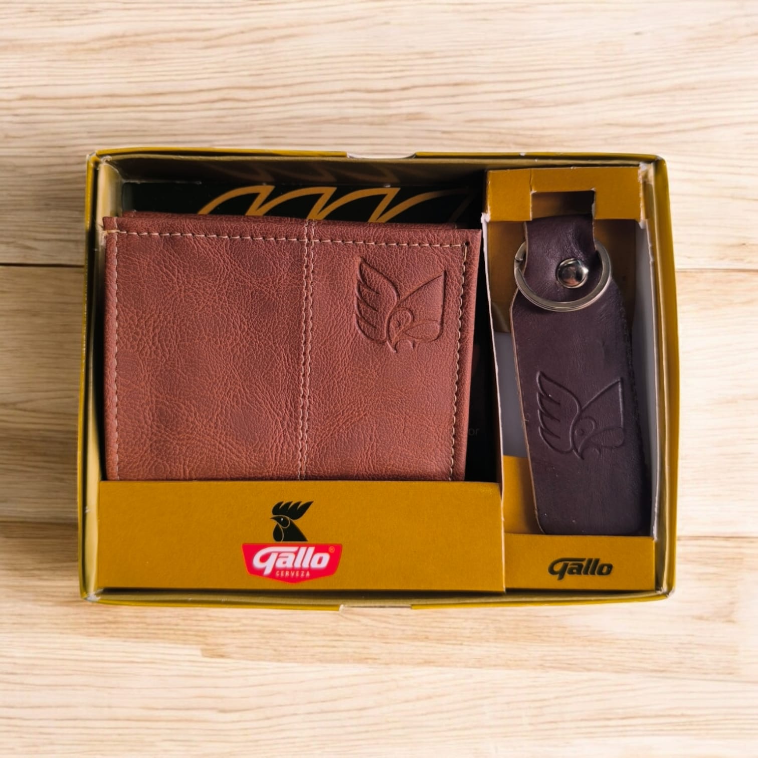 BILLETERA CON LLAVERO Y CAJA