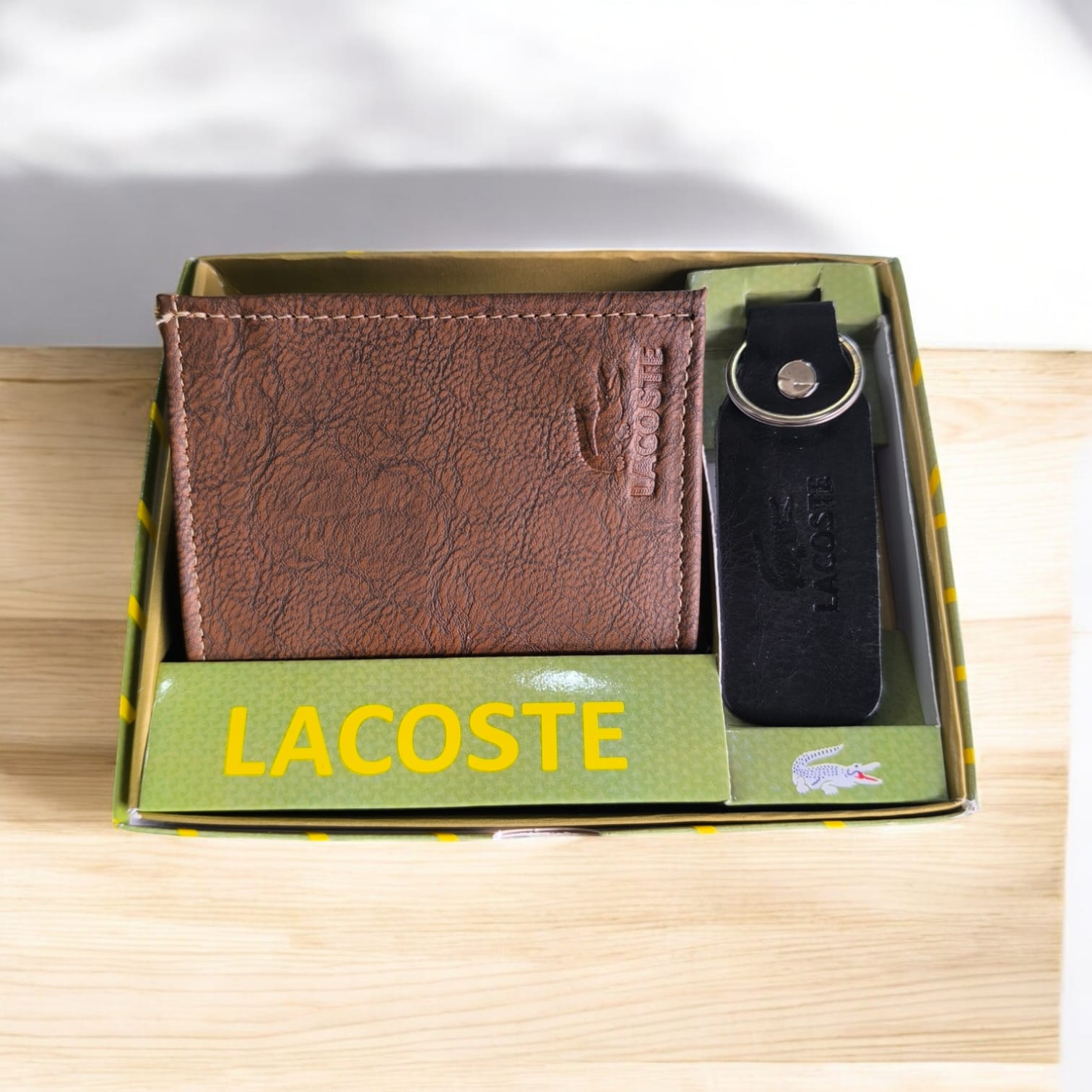 BILLETERA CON LLAVERO Y CAJA