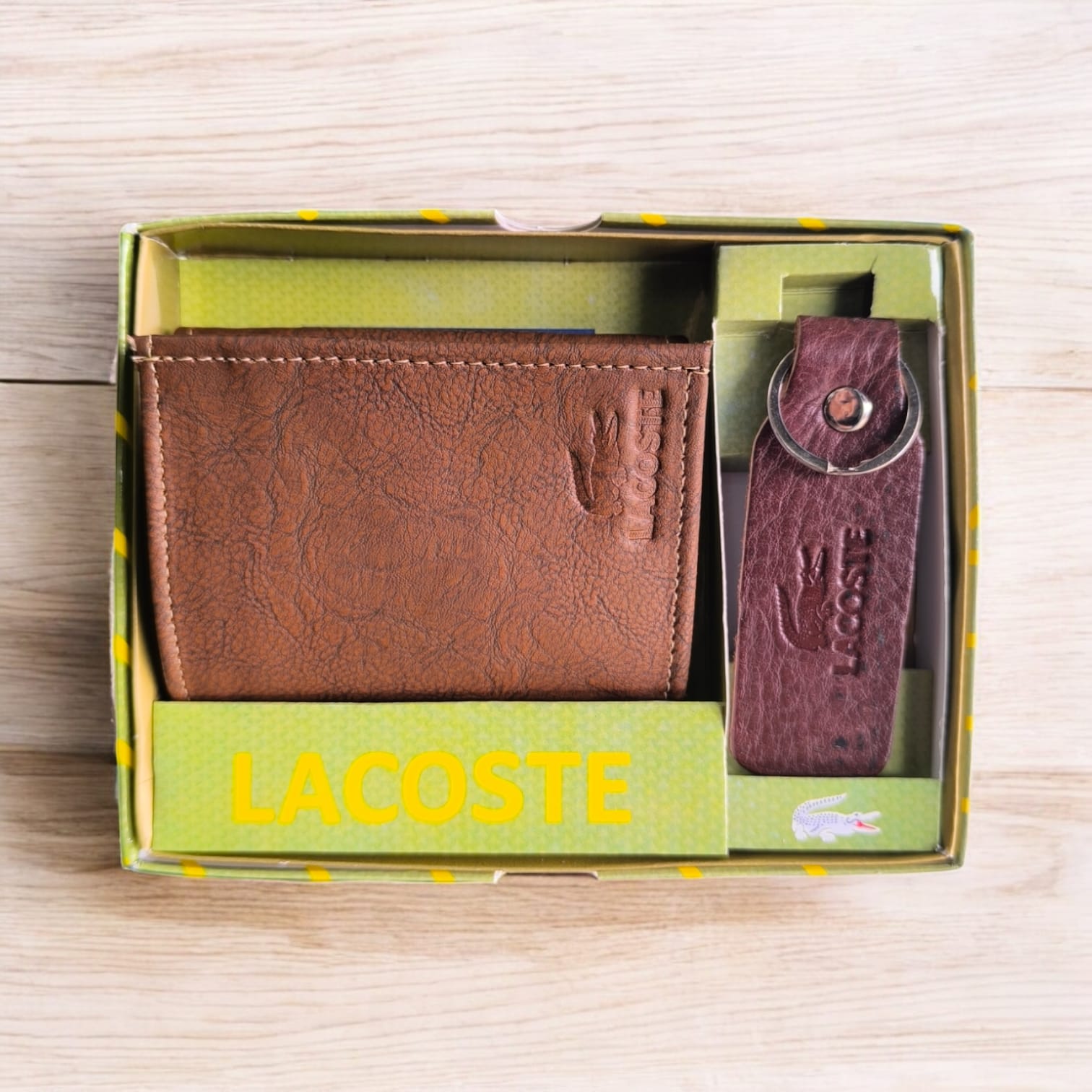 BILLETERA CON LLAVERO Y CAJA