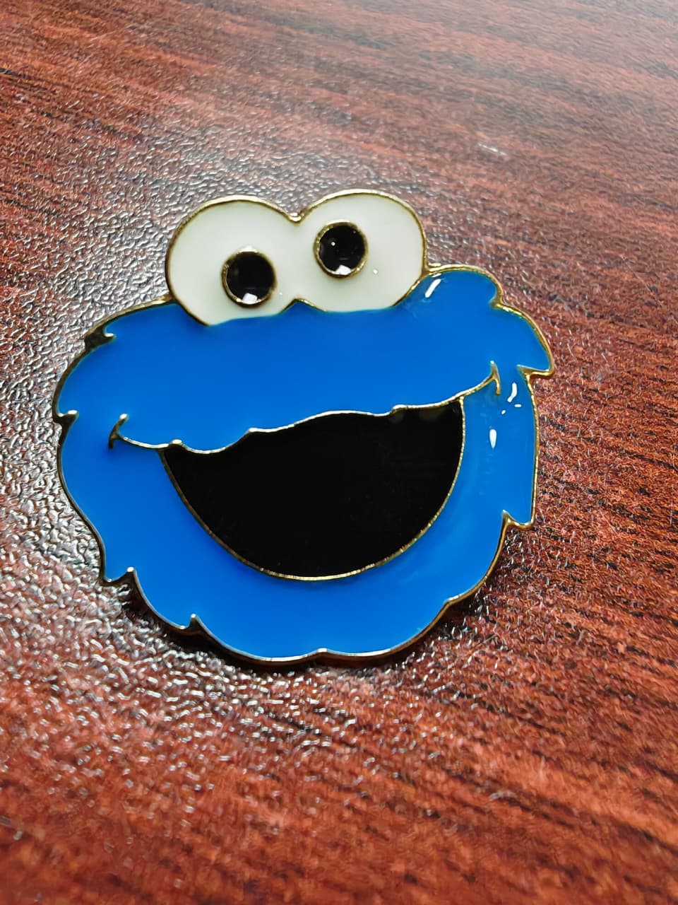 PIN METALICO PARA GORRA