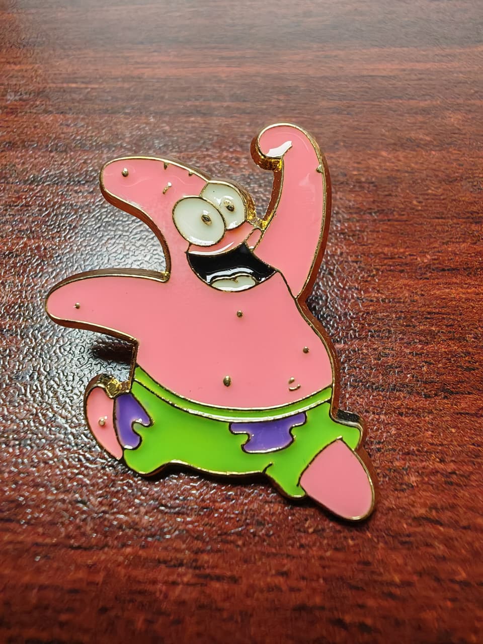 PIN METALICO PARA GORRA