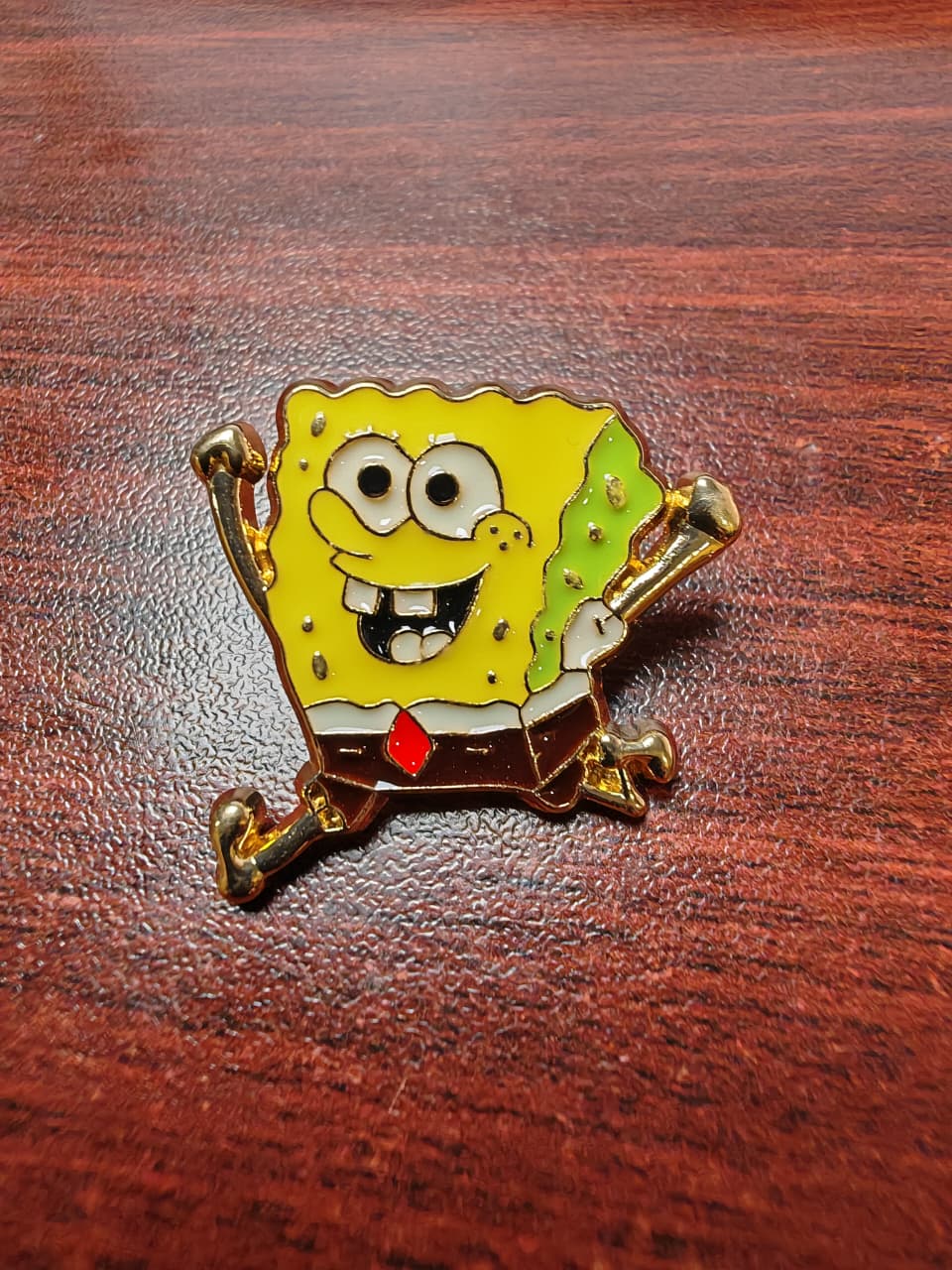 PIN METALICO PARA GORRA BOB ESPONJA