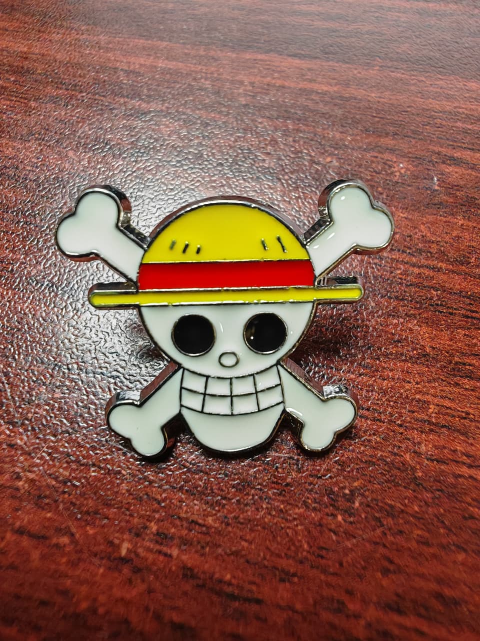 PIN METALICO PARA GORRA