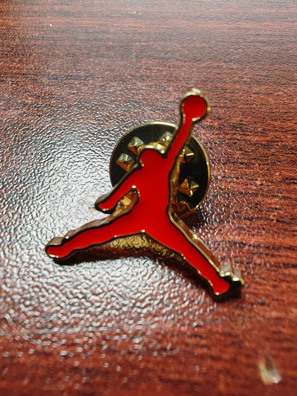 PIN METALICO PARA GORRA