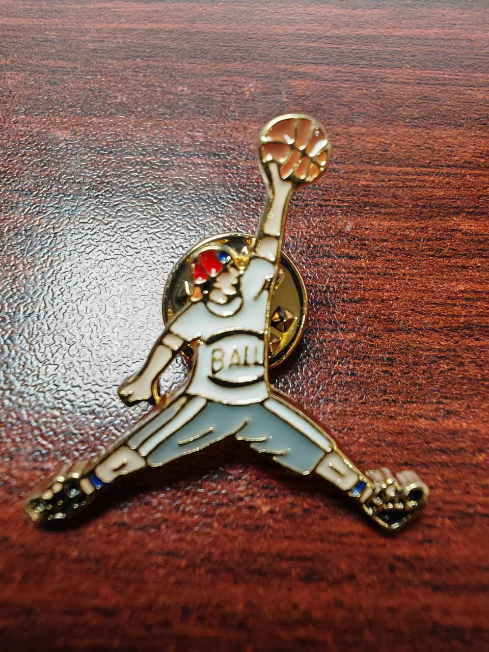 PIN METALICO PARA GORRA