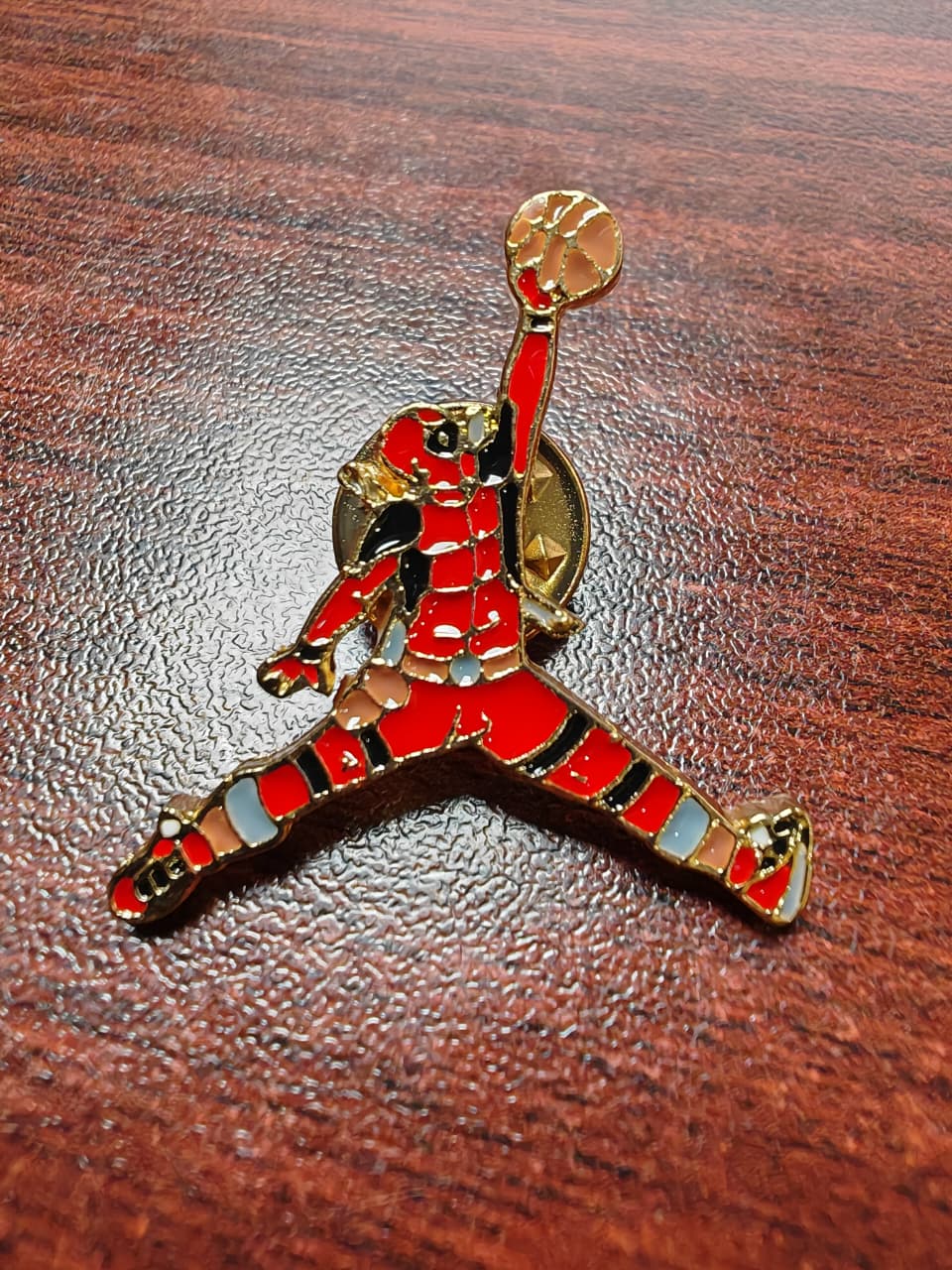 PIN METALICO PARA GORRA