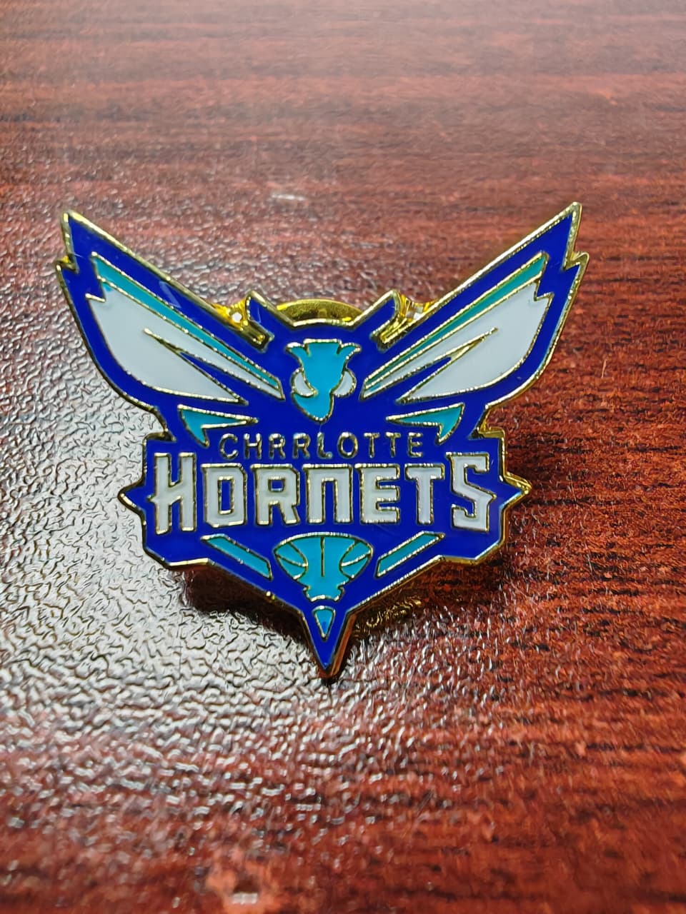 PIN METALICO PARA GORRA