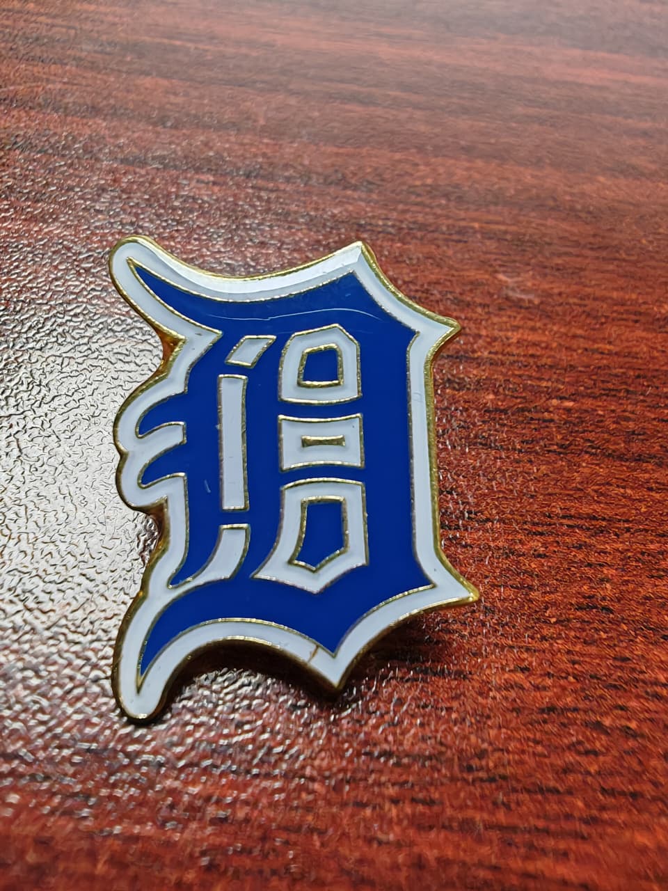 PIN METALICO PARA GORRA