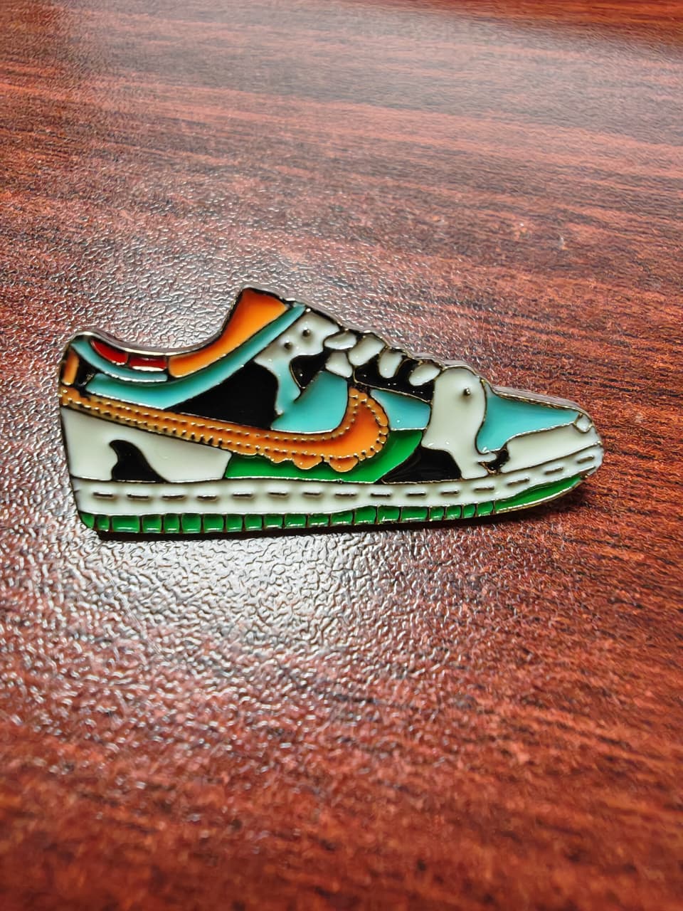 PIN METALICO PARA GORRA ZAPATO NIKE