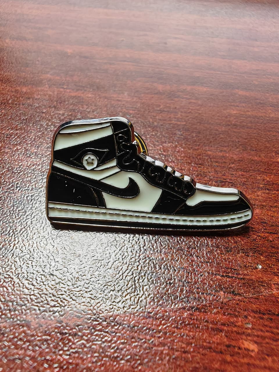 PIN METALICO PARA GORRA ZAPATO NIKE