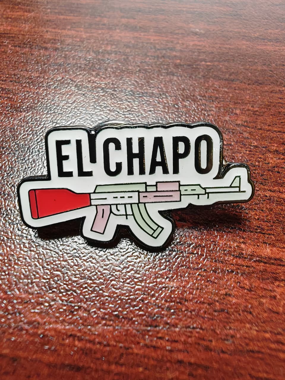 PIN METALICO PARA GORRA EL CHAPO