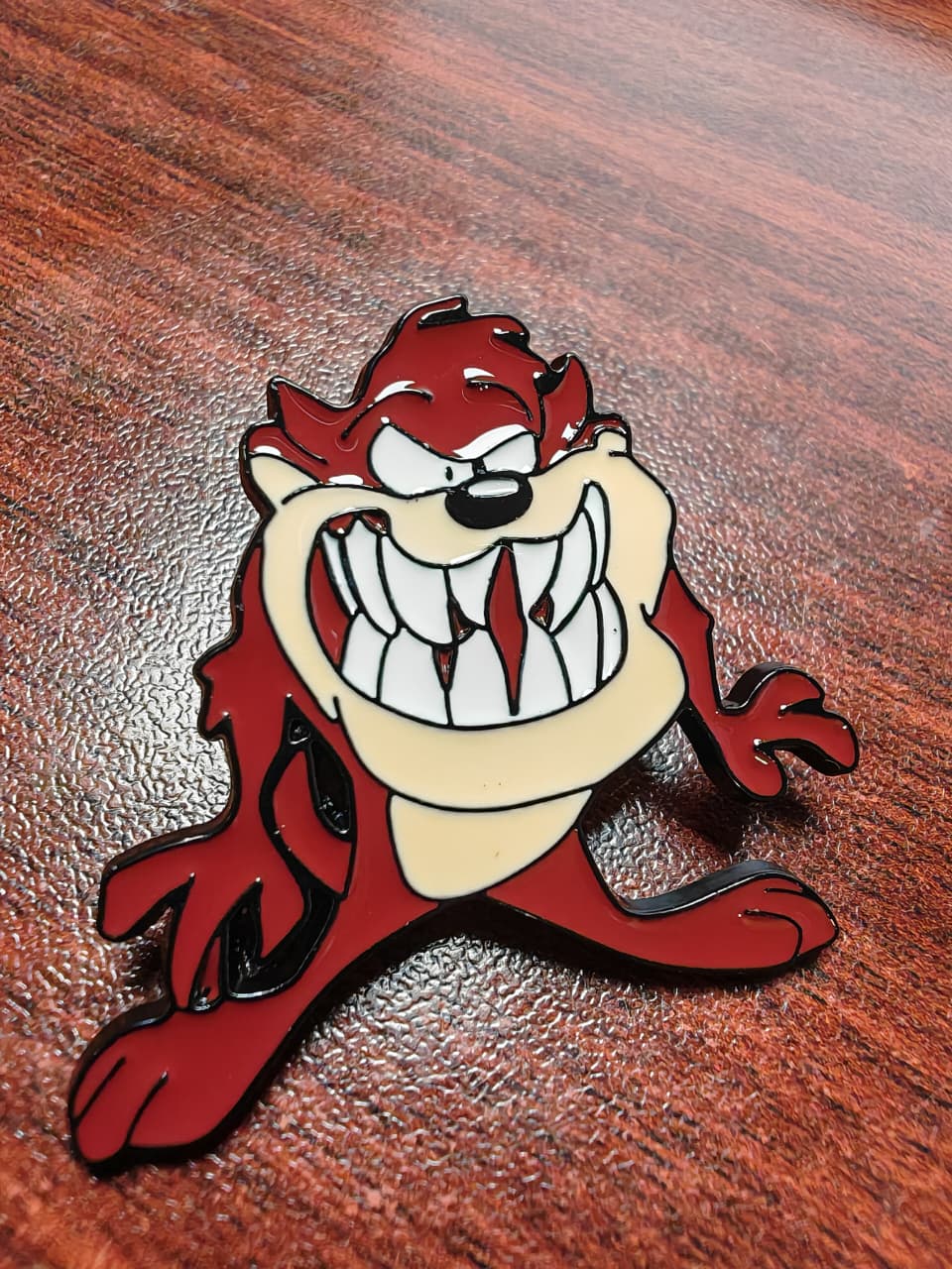 PIN METALICO PARA GORRA TAZ