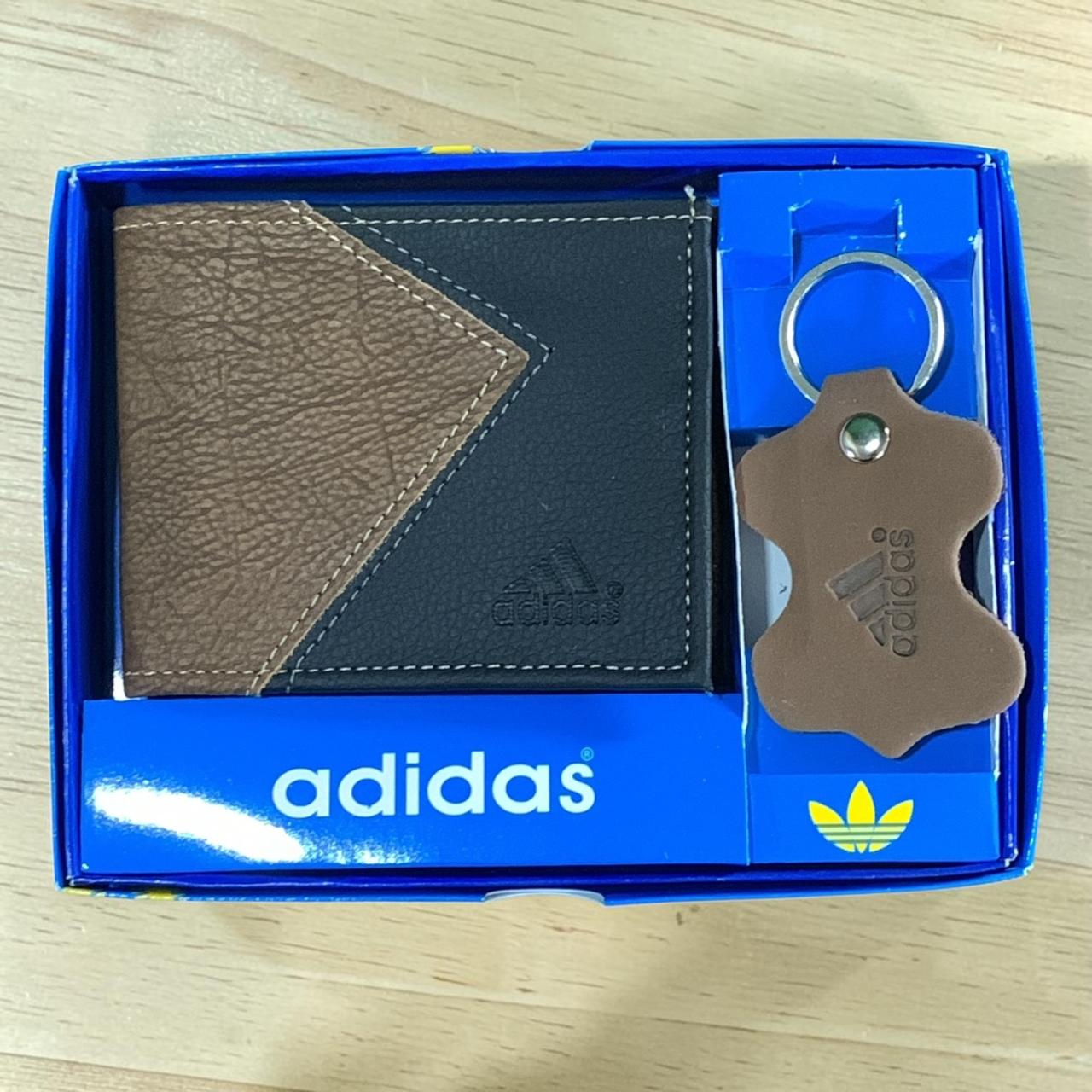 BILLETERA CON LLAVERO Y CAJA 