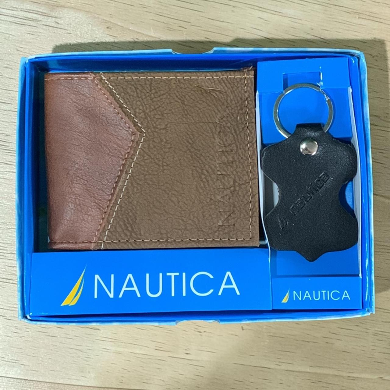 BILLETERA CON LLAVERO Y CAJA 