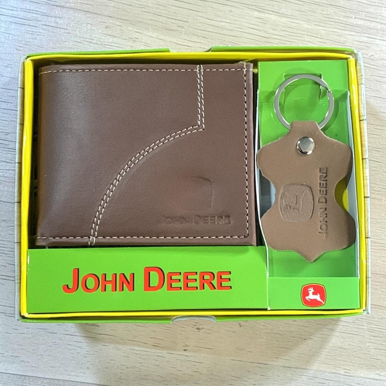 BILLETERA CON LLAVERO Y CAJA 