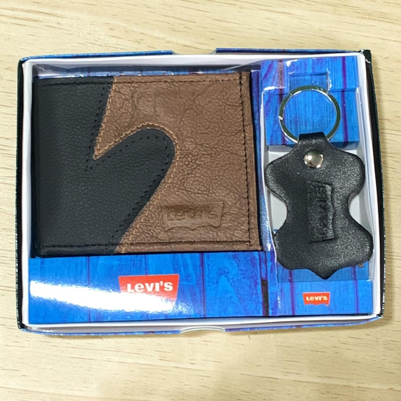 BILLETERA CON LLAVERO Y CAJA 