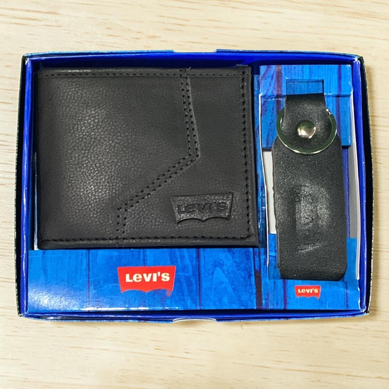 BILLETERA CON LLAVERO Y CAJA 