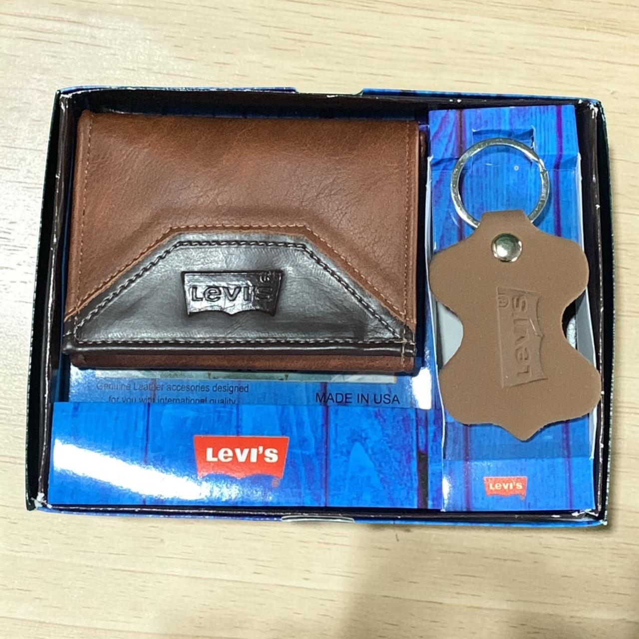 BILLETERA CON LLAVERO Y CAJA 