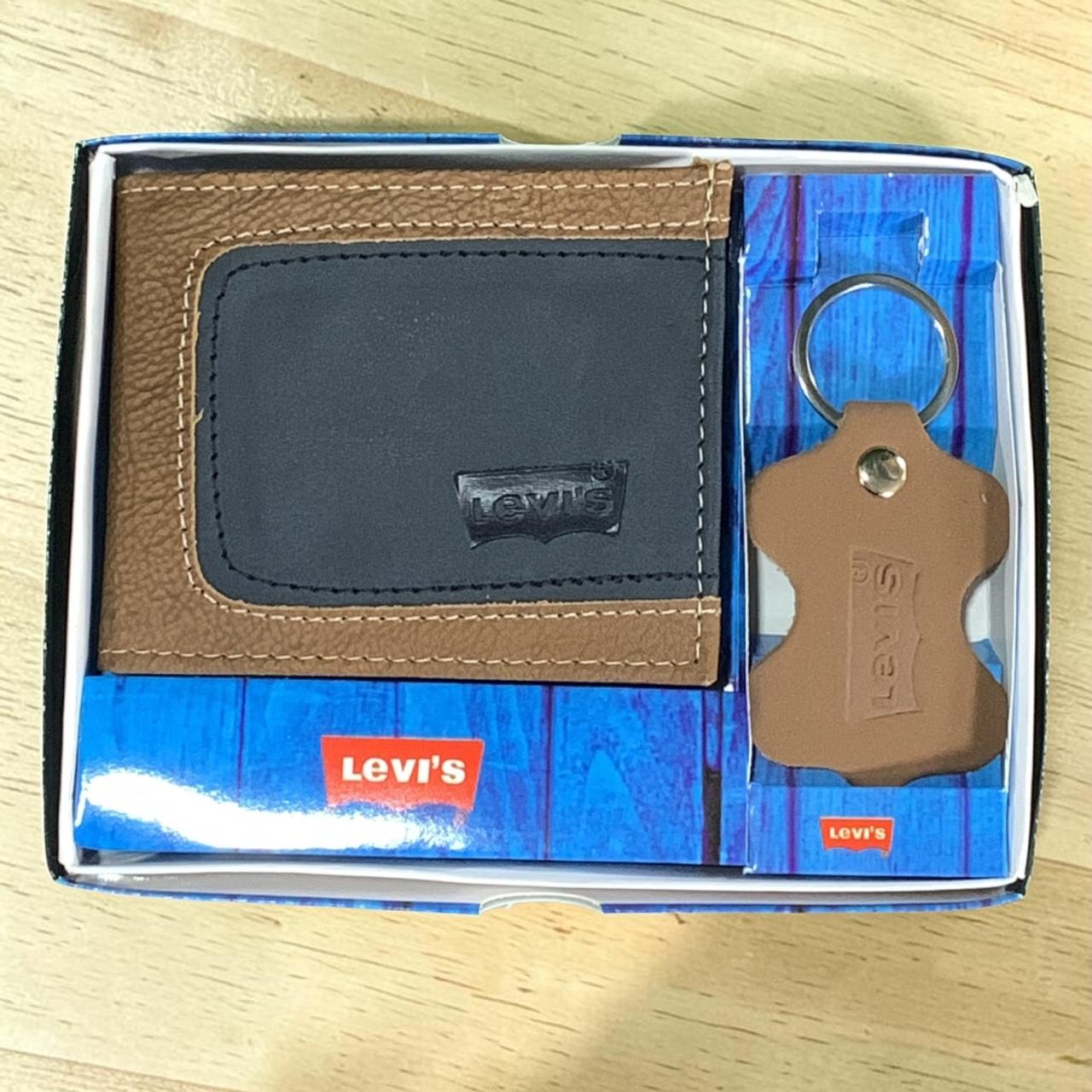 BILLETERA CON LLAVERO Y CAJA 