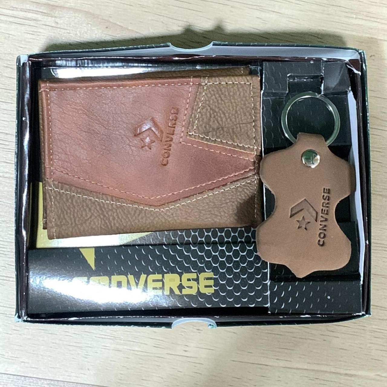 BILLETERA CON LLAVERO Y CAJA 