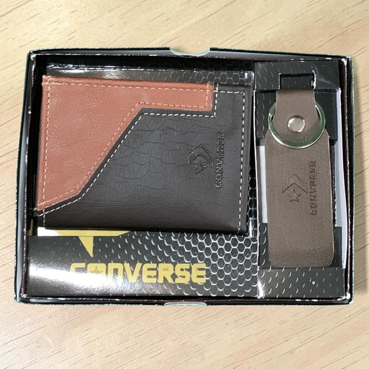 BILLETERA CON LLAVERO Y CAJA 