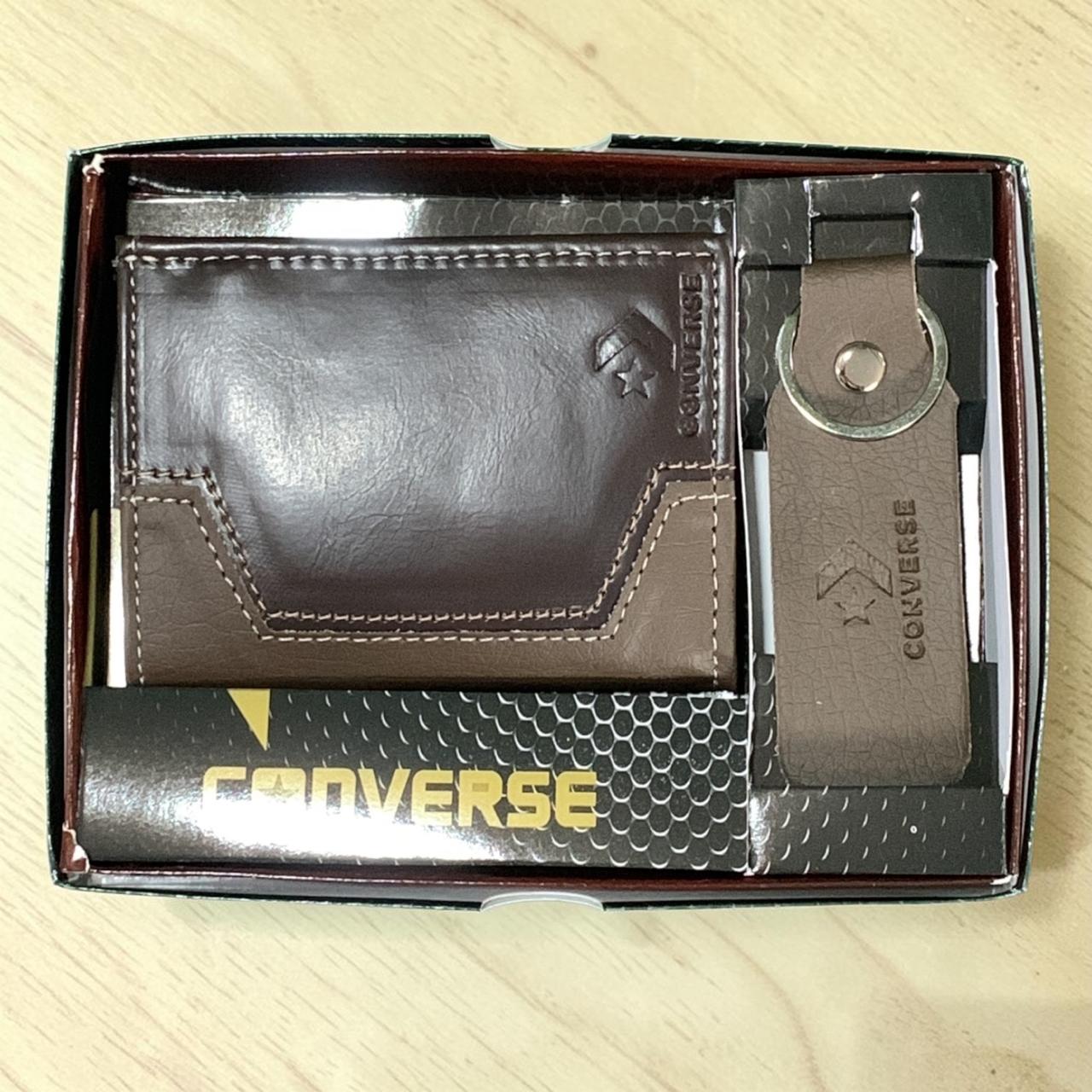 BILLETERA CON LLAVERO Y CAJA 