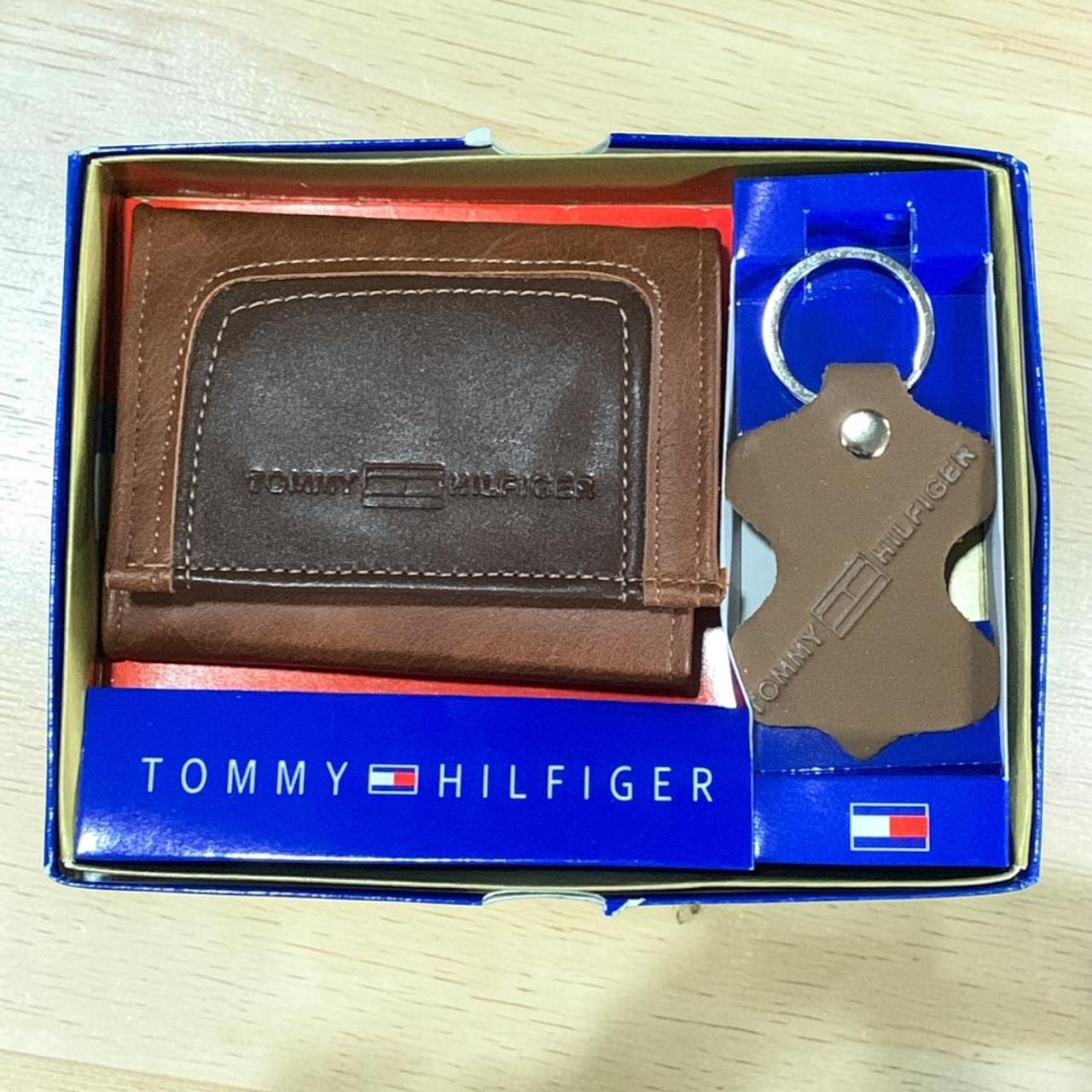 BILLETERA CON LLAVERO Y CAJA 