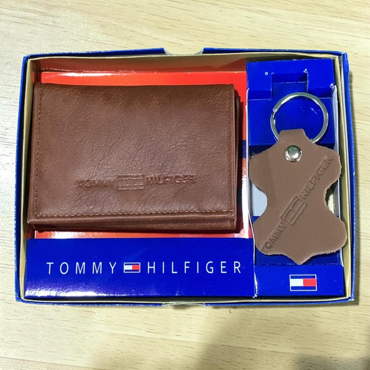 BILLETERA CON LLAVERO Y CAJA 