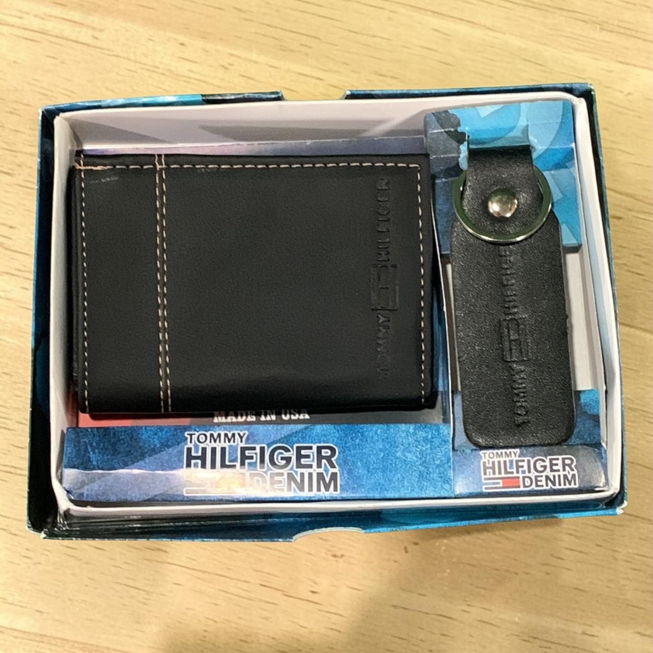 BILLETERA CON LLAVERO Y CAJA 