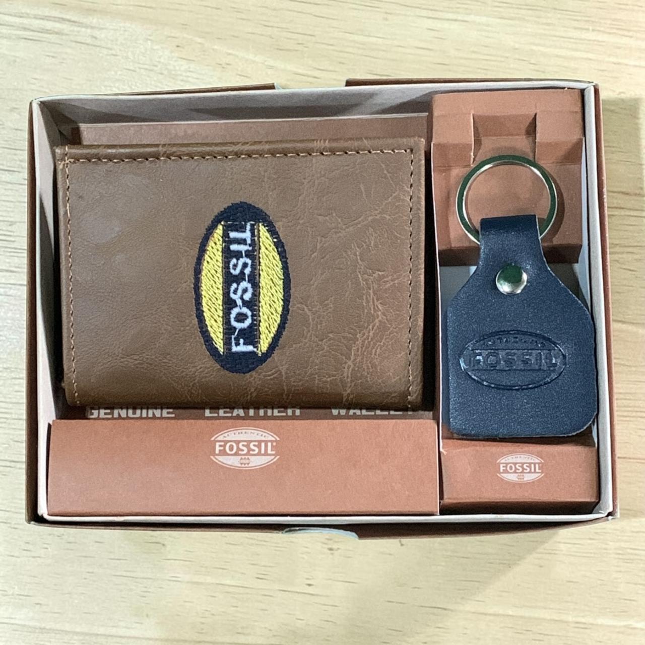 BILLETERA CON LLAVERO Y CAJA