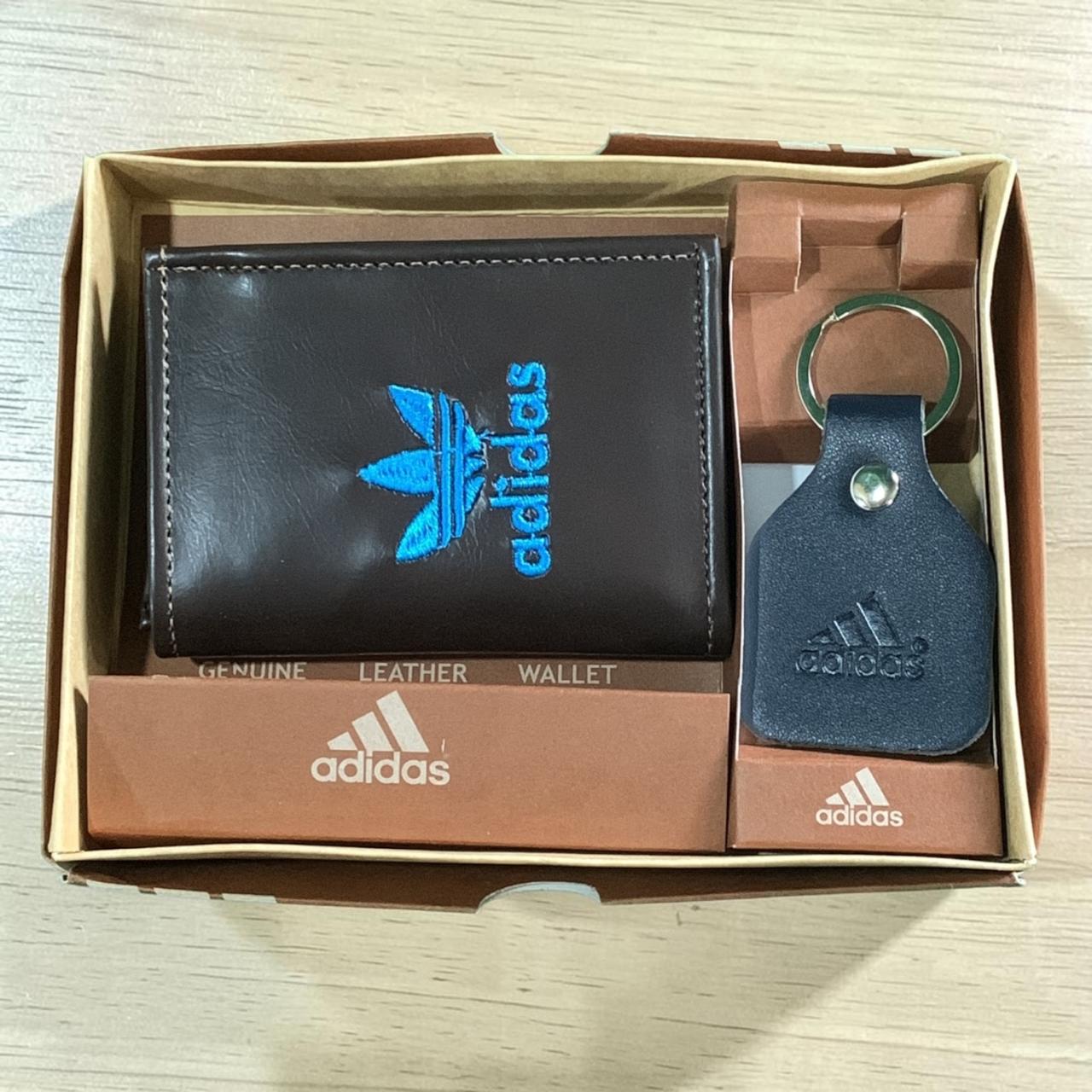 BILLETERA CON LLAVERO Y CAJA