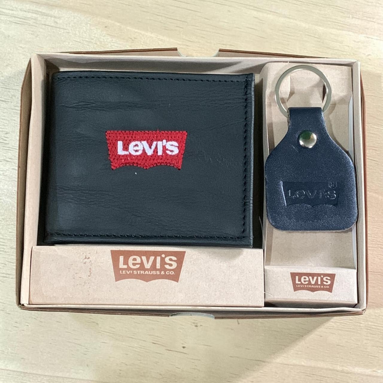 BILLETERA CON LLAVERO Y CAJA