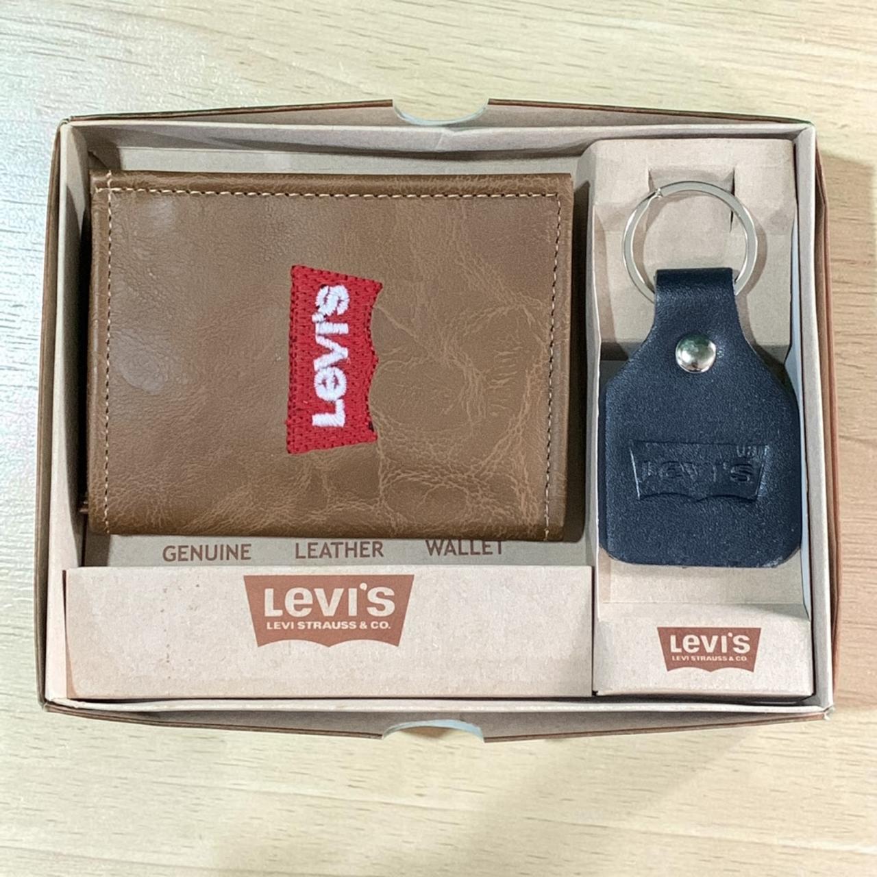 BILLETERA CON LLAVERO Y CAJA