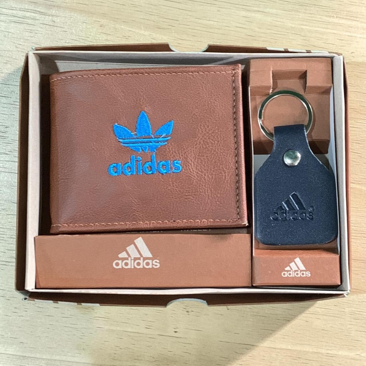 BILLETERA CON LLAVERO Y CAJA