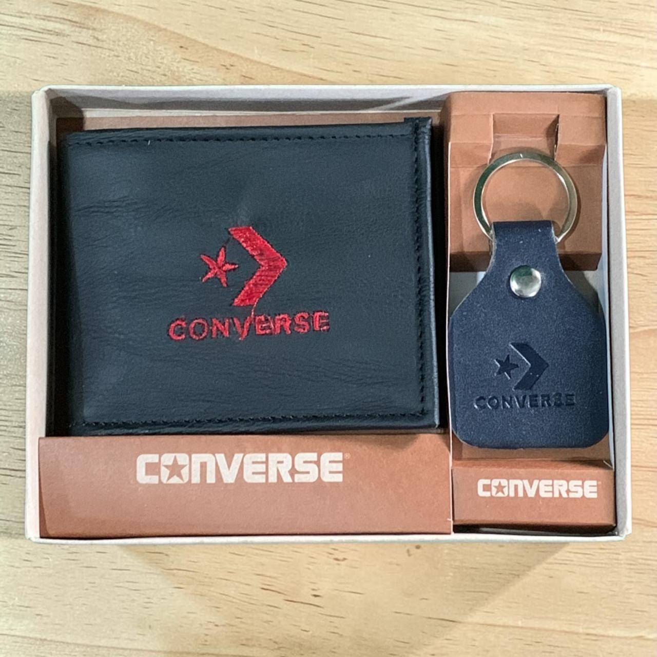 BILLETERA CON LLAVERO Y CAJA