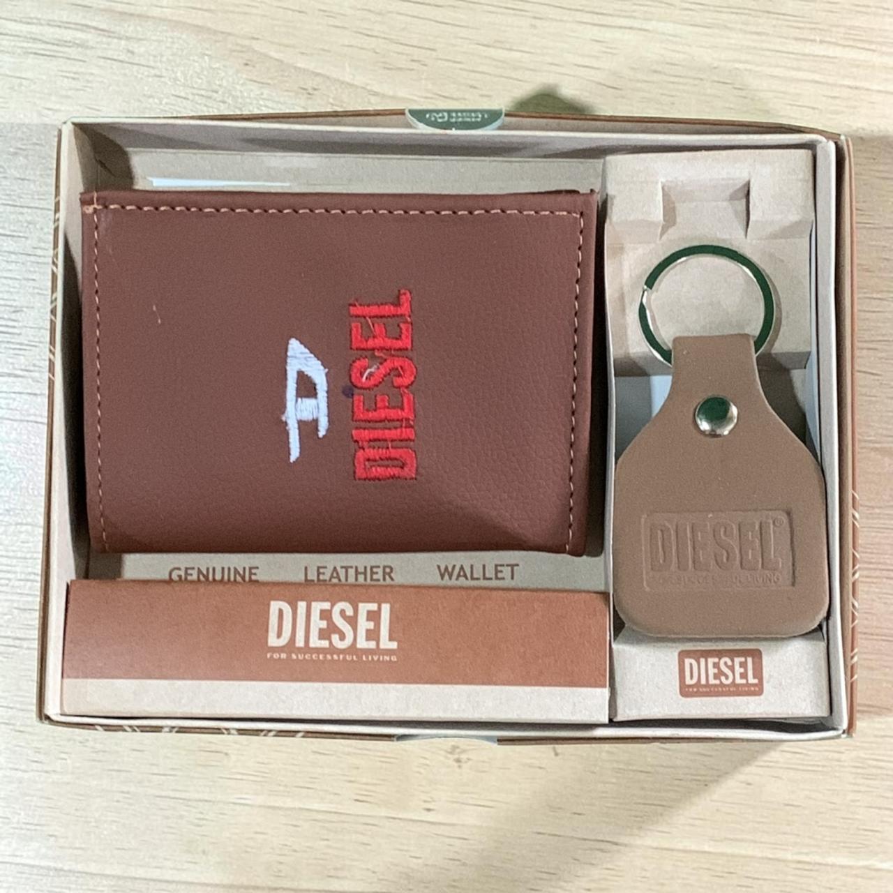 BILLETERA CON LLAVERO Y CAJA
