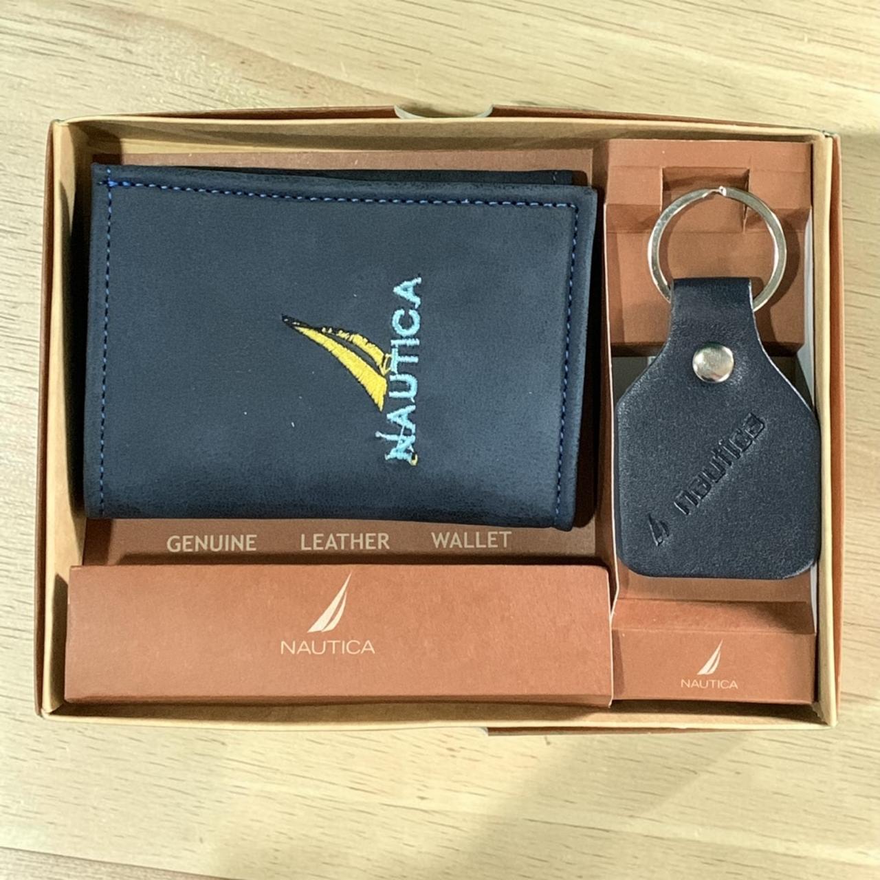 BILLETERA CON LLAVERO Y CAJA